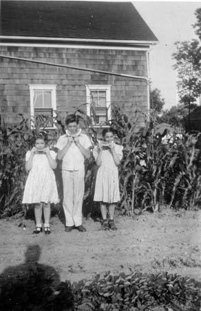 Bernice-Ray-Lillian-eating-watermelon